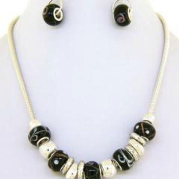 Black Glass Beads Necklace Matching Earrings Set - Picture 1 of 1
